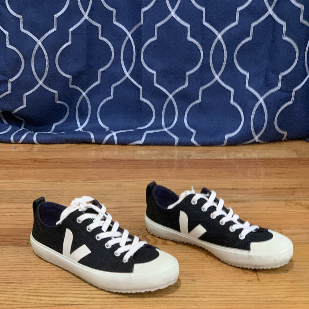 Black Canvas Veja sneakers